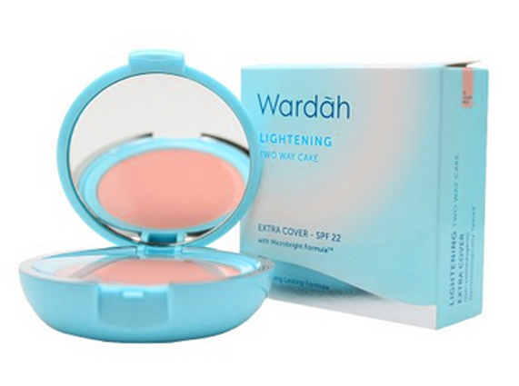 Wardah Lightening Two Way Cake Extra Cover bedak padat yang terbaik