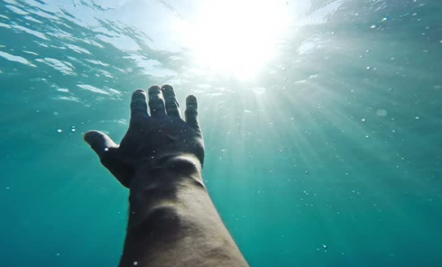 Arti Mimpi Tenggelam di Laut yang Mengerikan